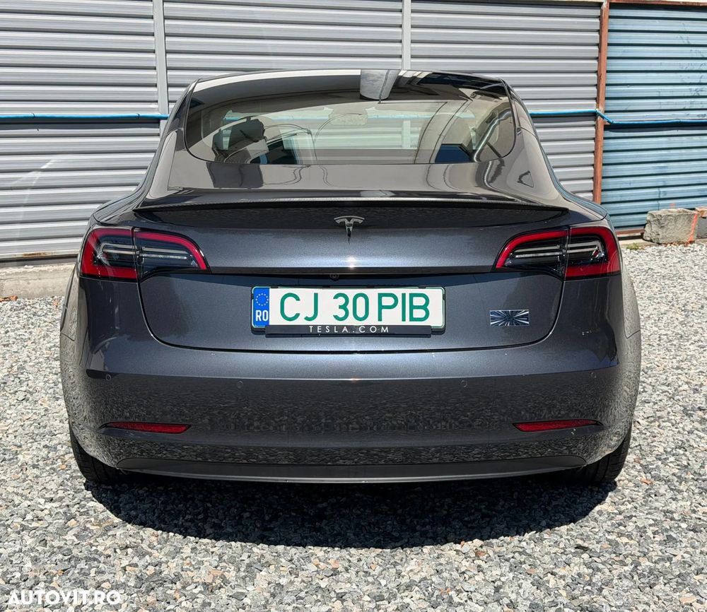 Tesla Model 3 Performance - 4