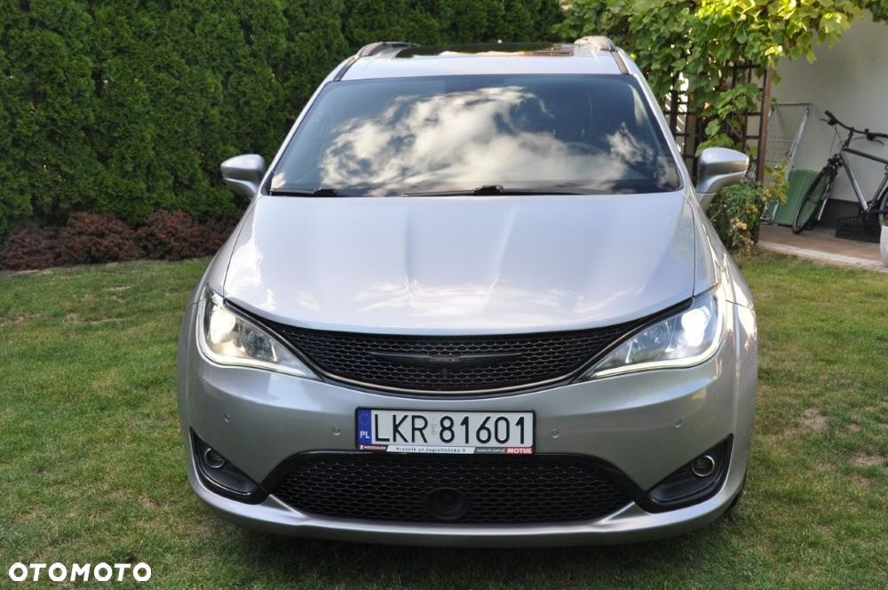 Chrysler Pacifica - 1