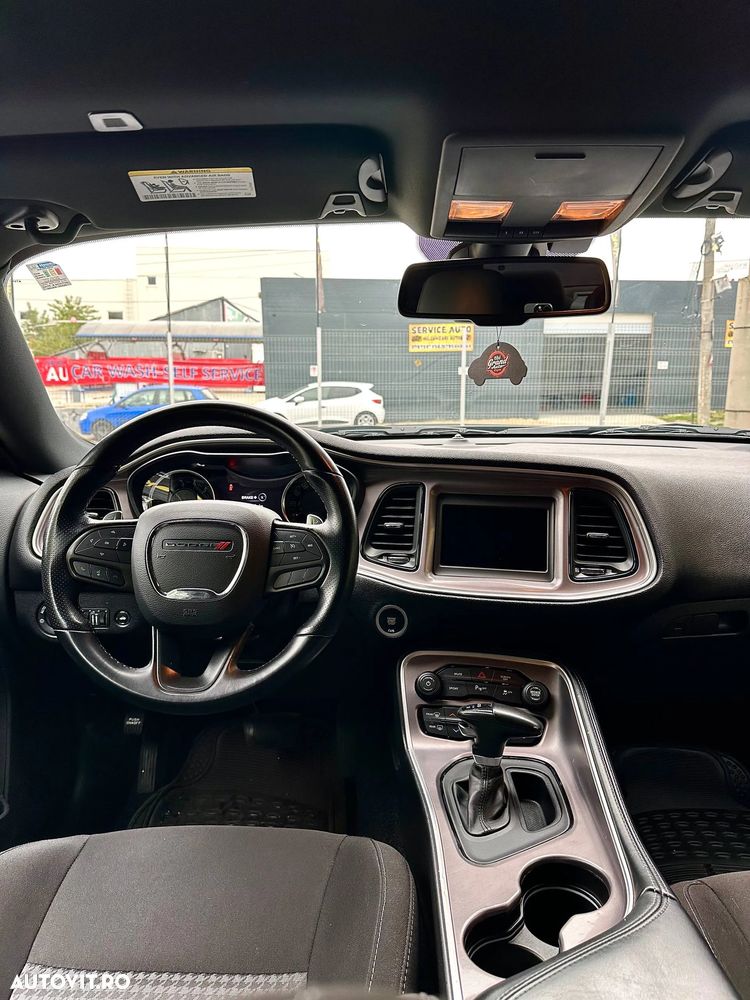 Dodge Challenger - 4