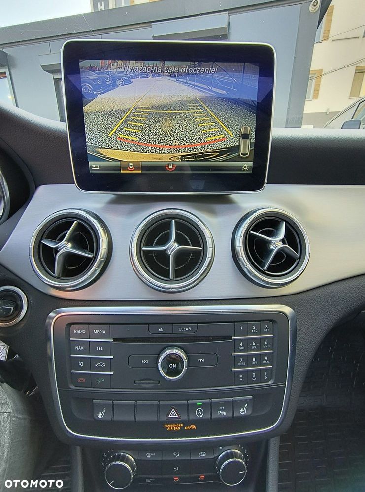 Mercedes-Benz CLA 180 Peak Edition - 19