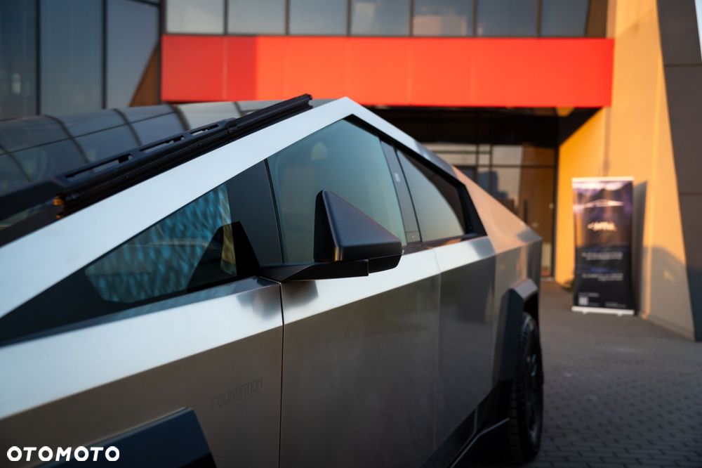 Tesla Cybertruck - 5