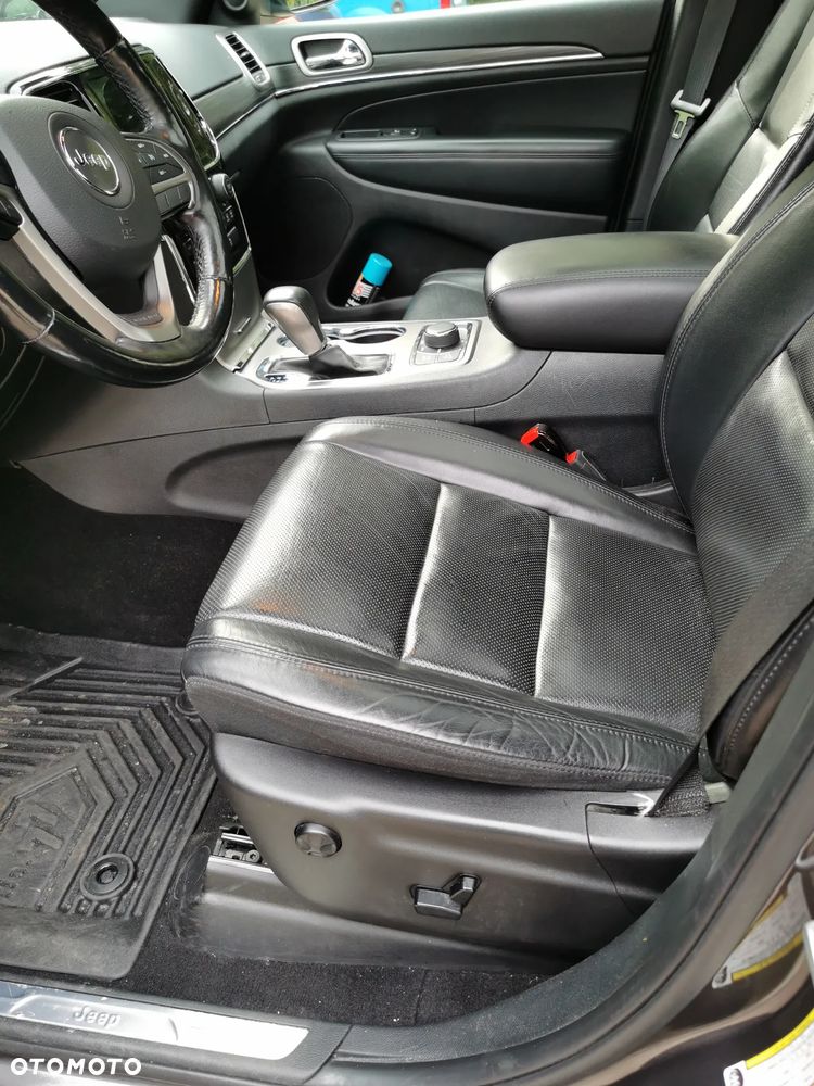 Jeep Grand Cherokee - 21
