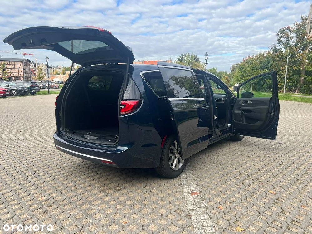 Chrysler Pacifica - 5