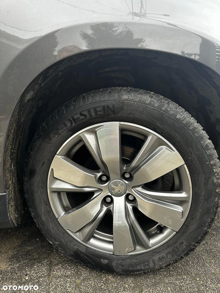 Peugeot 2008 1.6 BlueHDi Allure S&S - 17