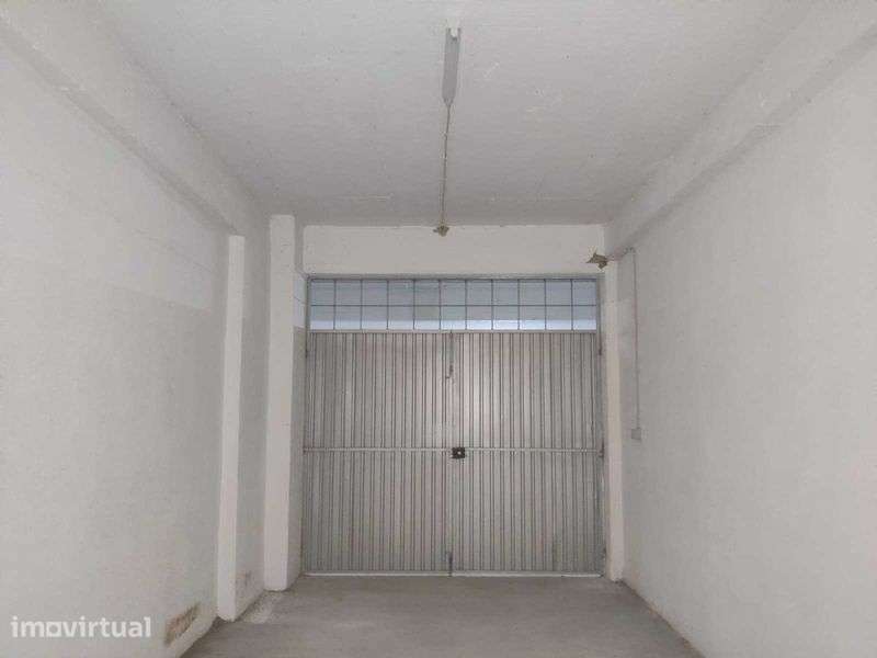 Garagem Box Fechada 18m² para Arrendamento - Entroncamento - Grande imagem: 5/6