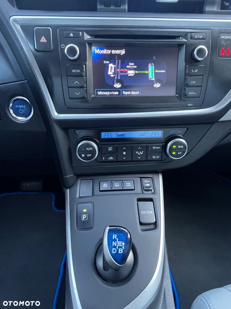 Toyota Auris 1.8 HSD Luna - 24