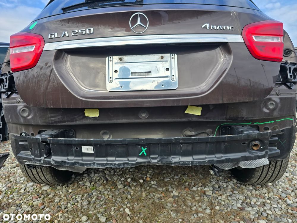 Mercedes-Benz GLA - 8