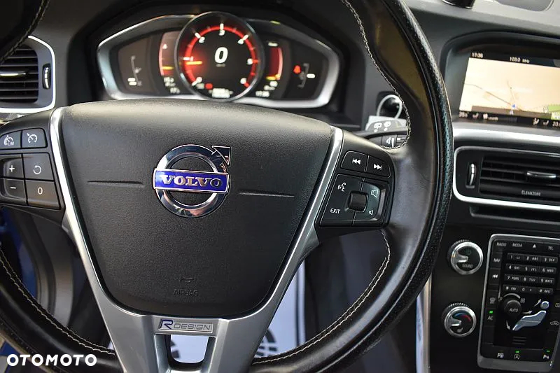 Volvo V60 D4 R-Design - 17