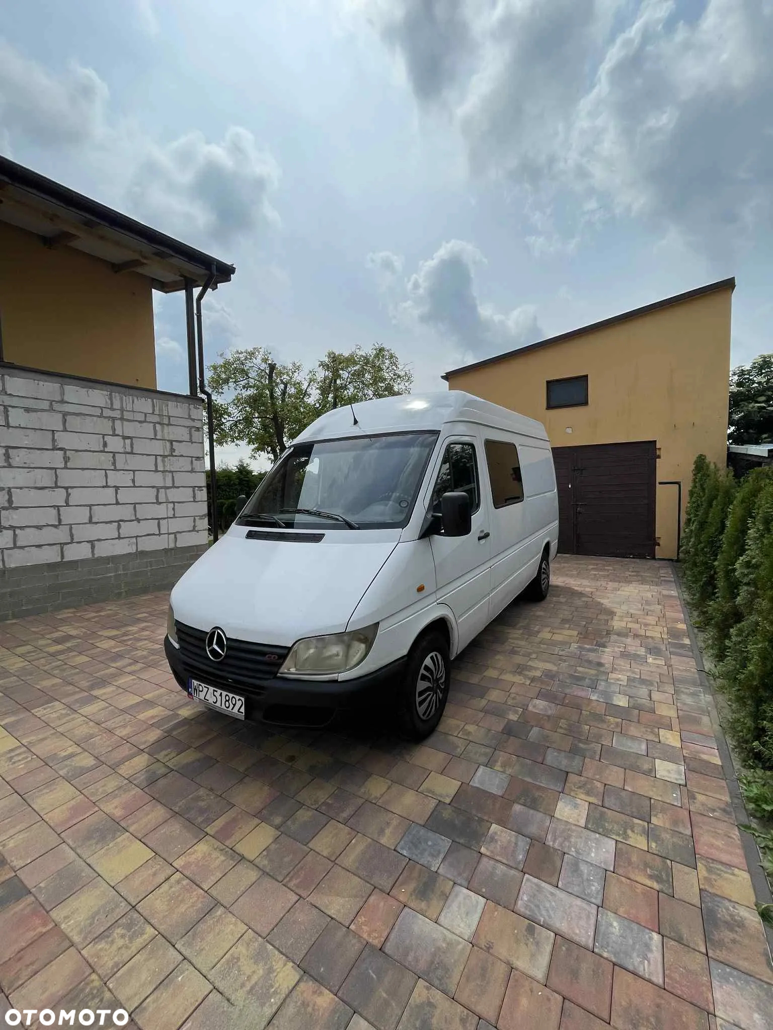 Mercedes-Benz Sprinter - 2