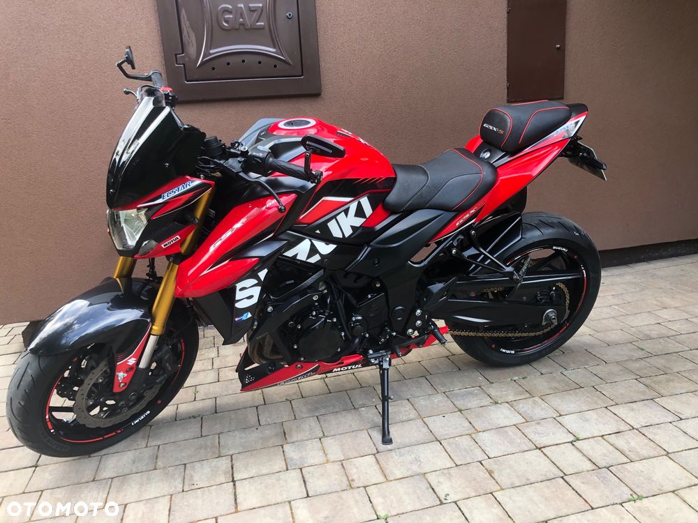 Suzuki GSX - 6