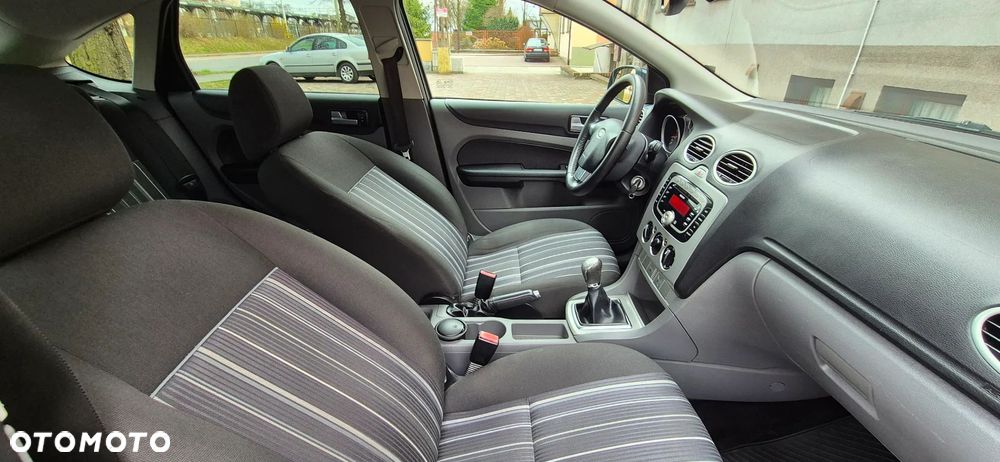 Ford Focus 1.6 16V Sport - 11