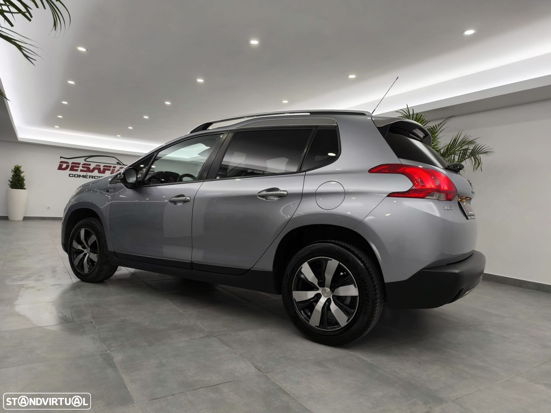 Peugeot 2008 1.2 PureTech Style - 10