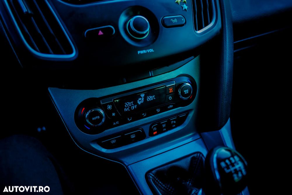 Ford Focus 1.6 TDCi ECOnetic 88g Start-Stopp-System Titanium - 8