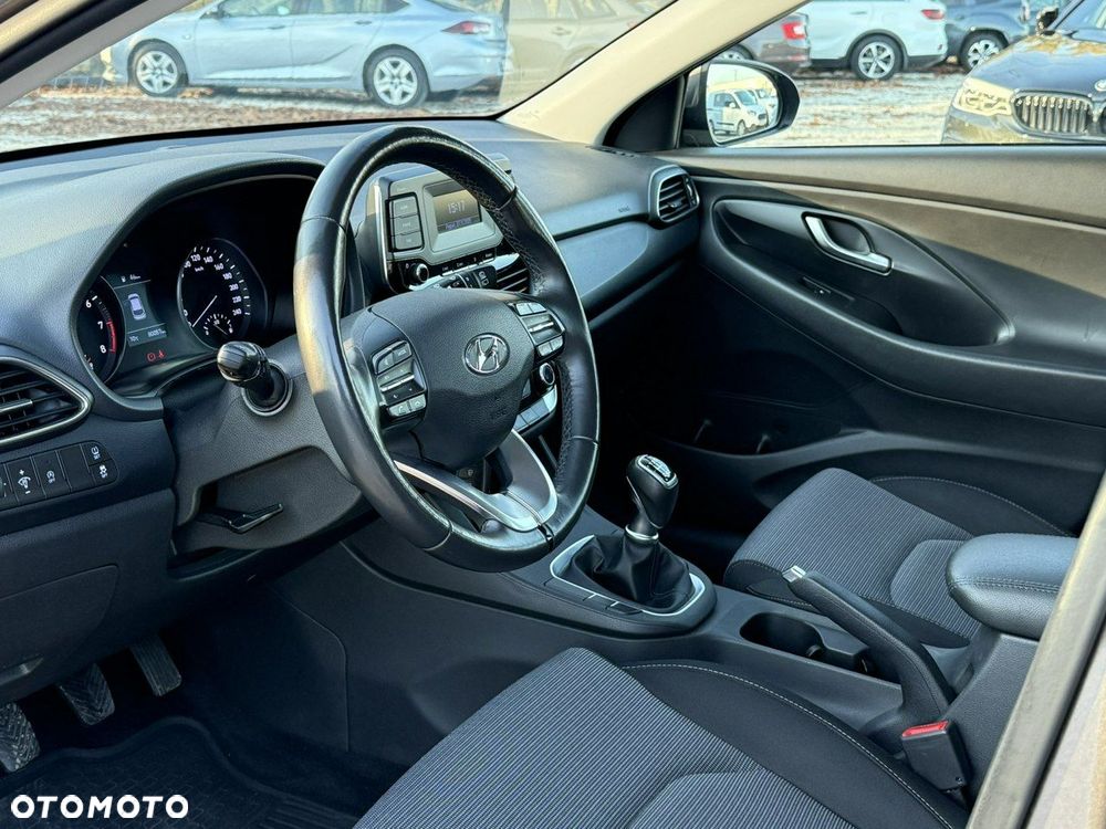 Hyundai i30 1.5 DPI Classic + - 11