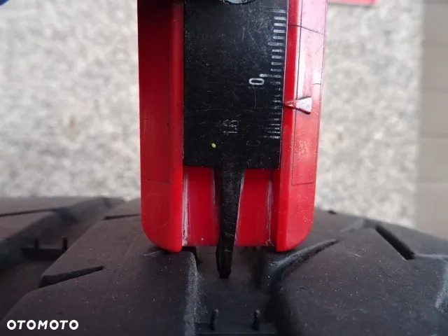 215/45/R16 90V KLEBER DYNAXER HP3 - 5