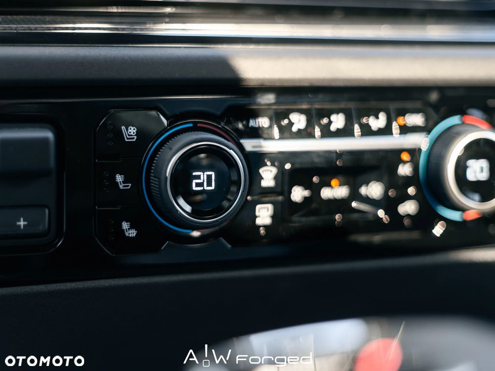 Chevrolet Silverado - 32