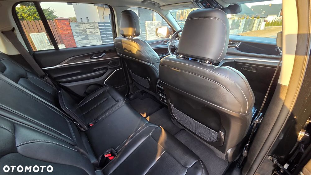 Jeep Grand Cherokee - 27