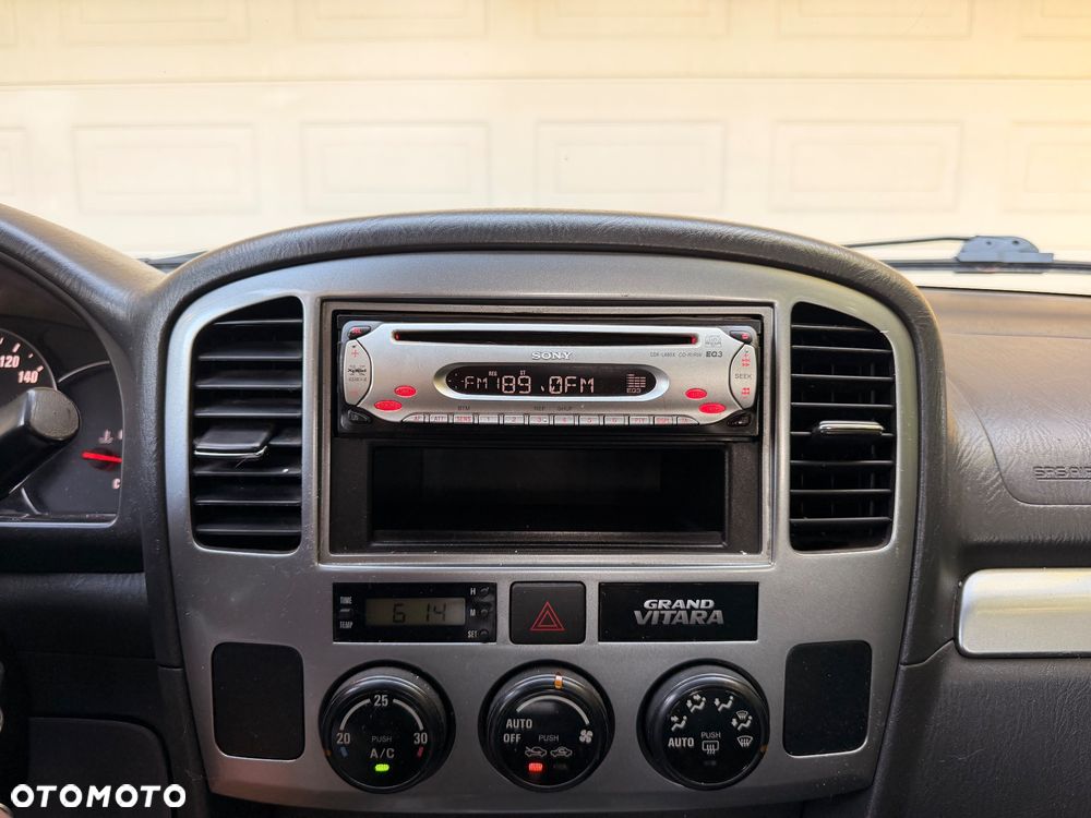 Suzuki Grand Vitara 2.0 - 16