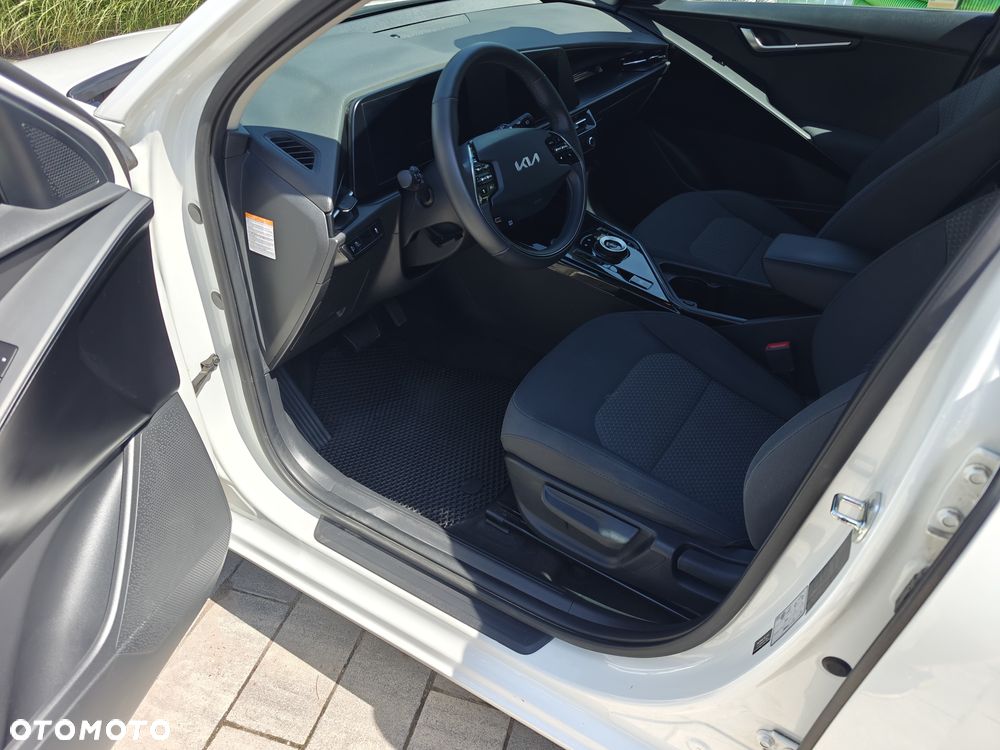 Kia Niro 64kWh M - 11