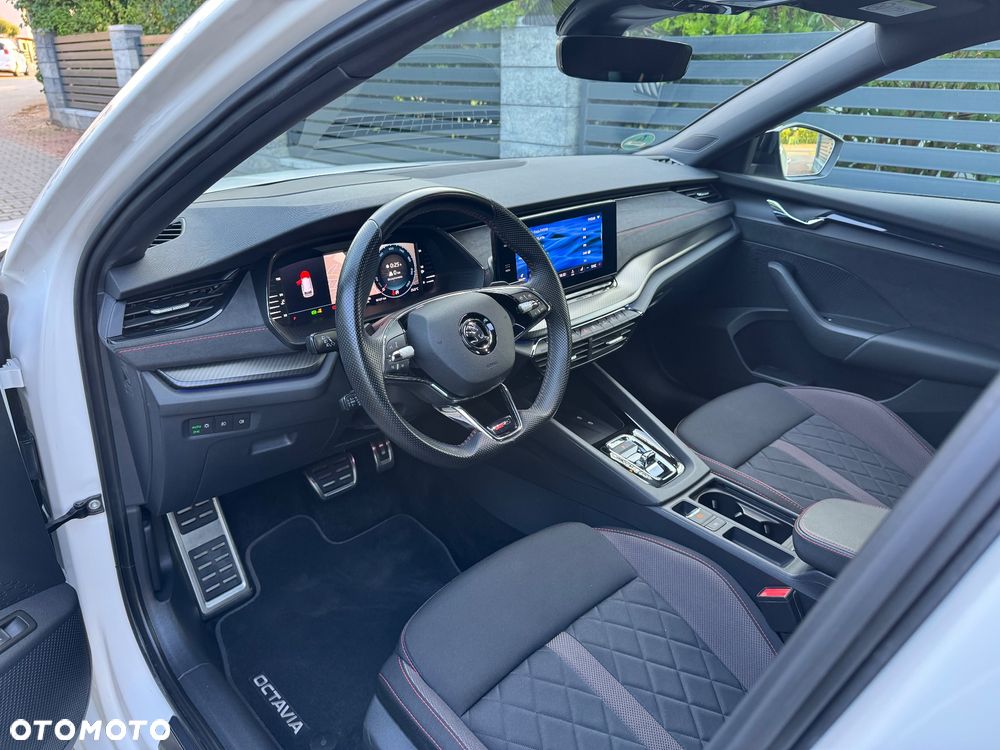 Skoda Octavia 2.0 TDI DSG RS - 22