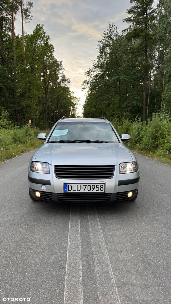 Volkswagen Passat - 1