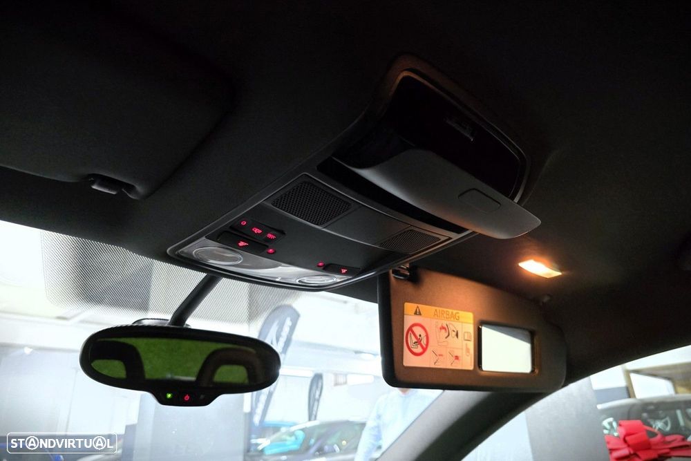 VW Scirocco 2.0 TSI BlueMotion DSG - 28