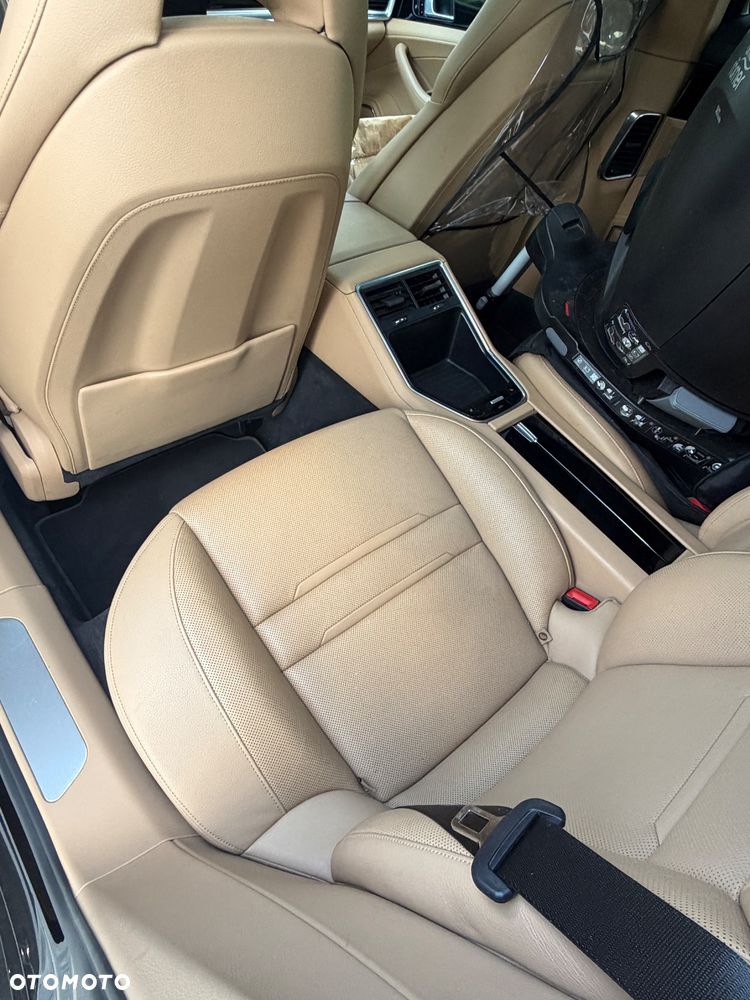 Porsche Panamera - 8