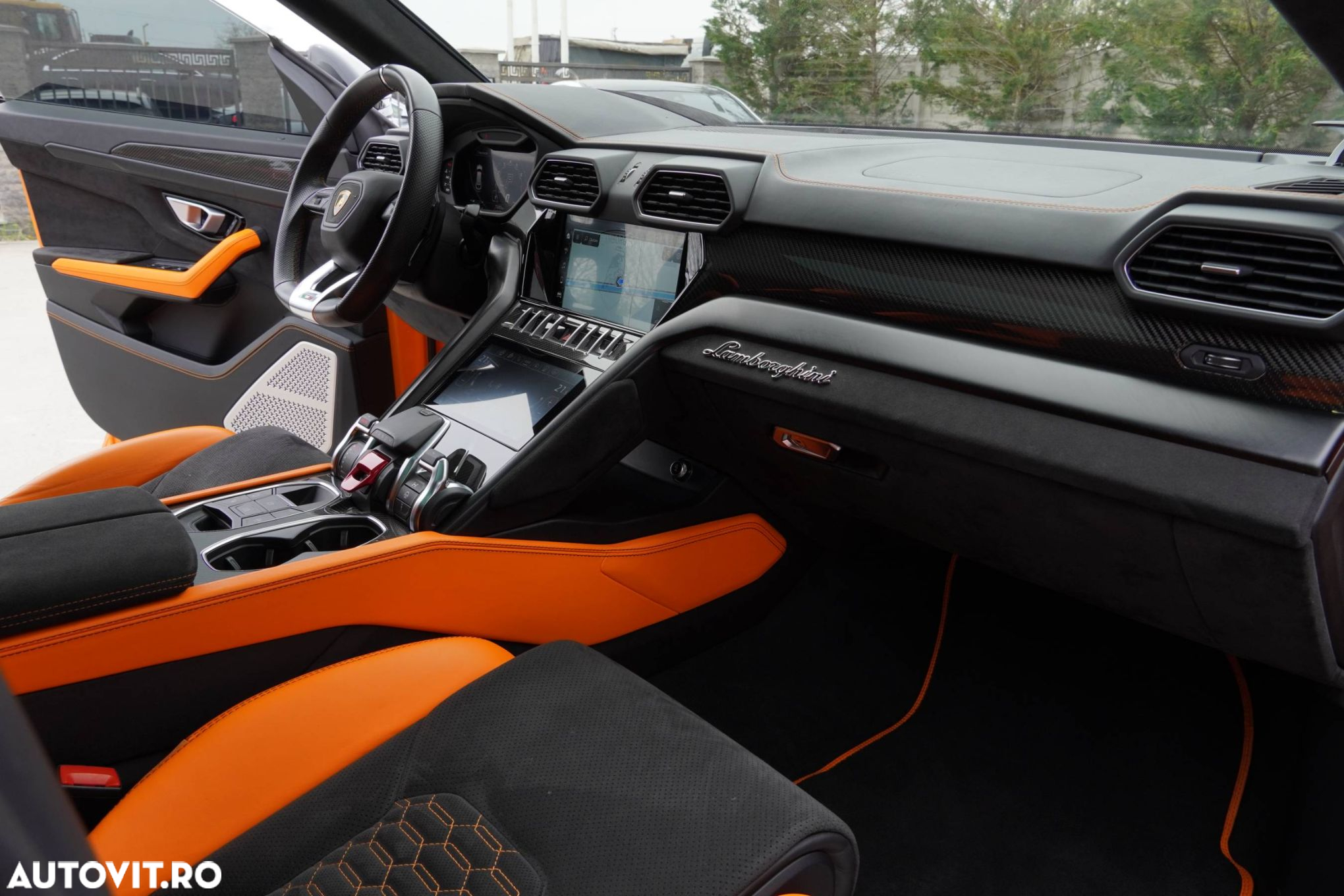Lamborghini URUS Standard - 18