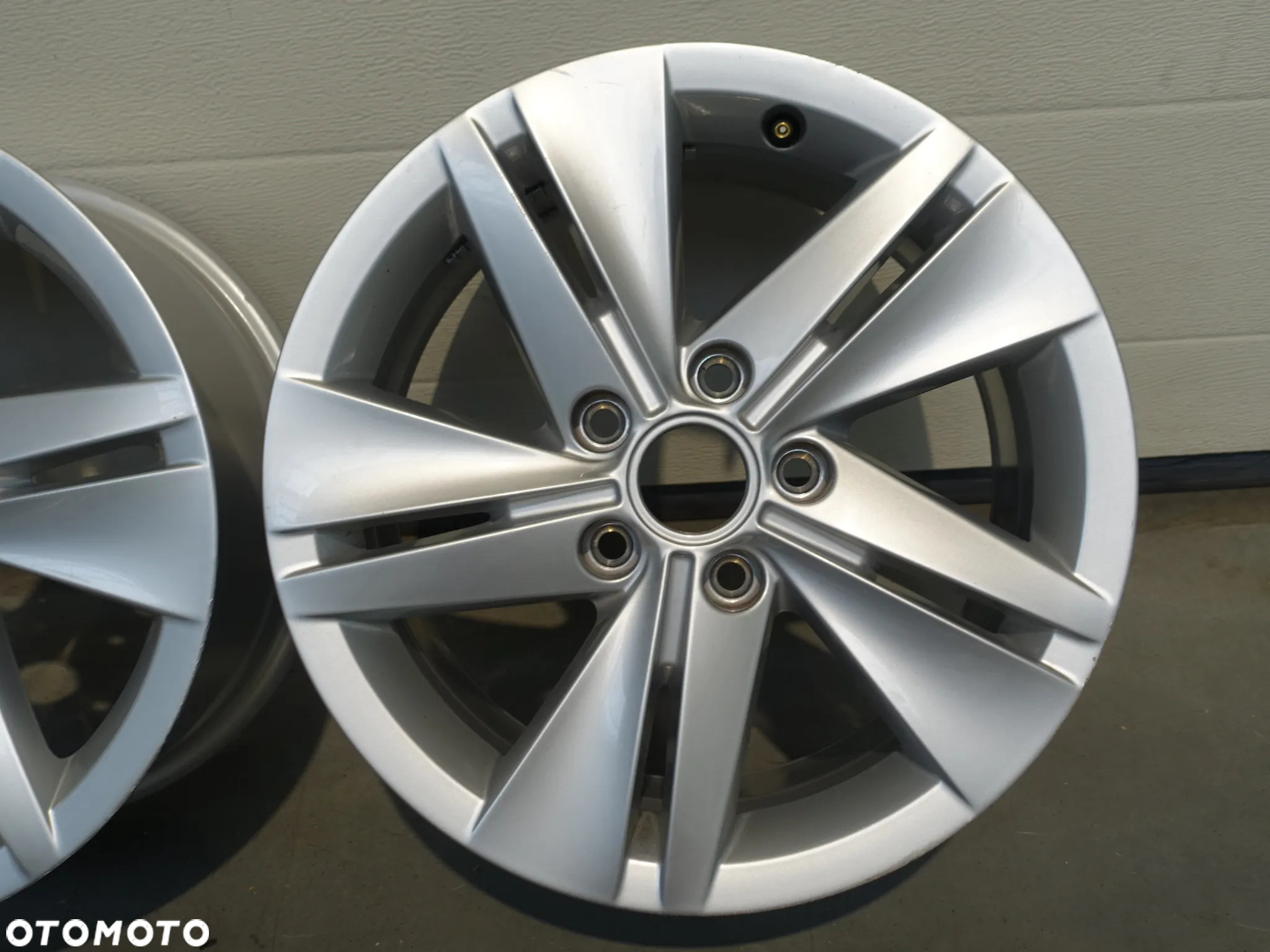 ALUFELGI ALU FELGI KOMPLET 16 VW GOLF VII 7 VIII 8 - 6