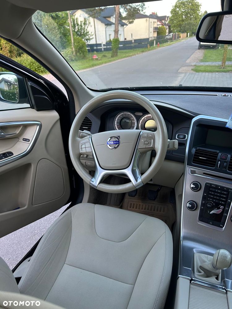 Volvo XC 60 D4 Momentum - 12