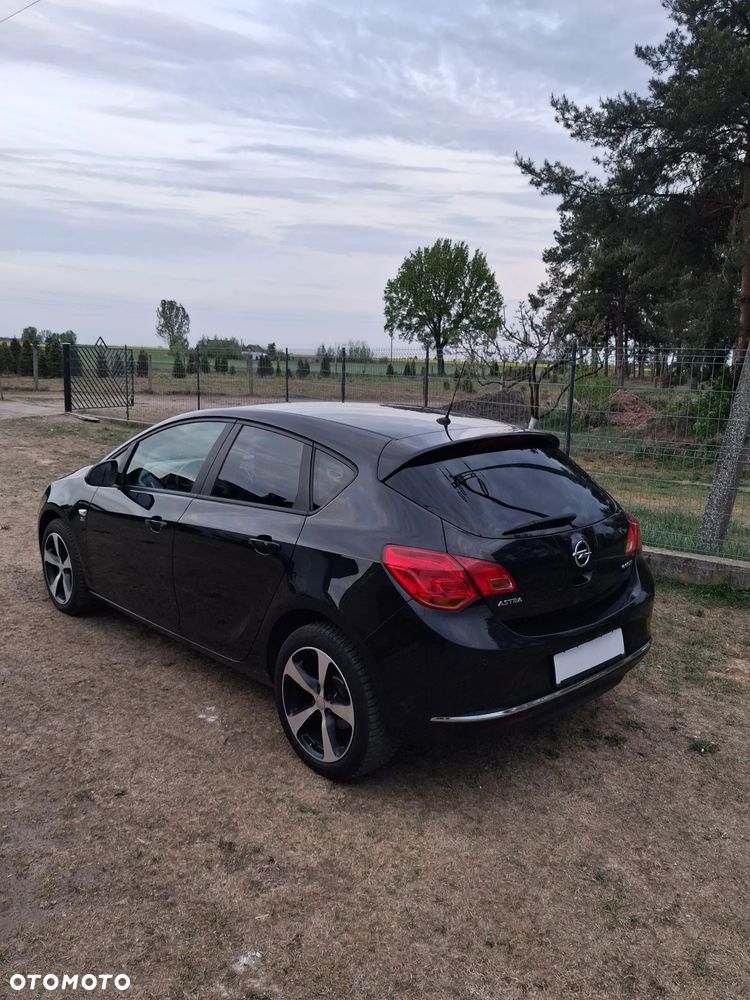 Opel Astra 1.4 150 Jahre - 8