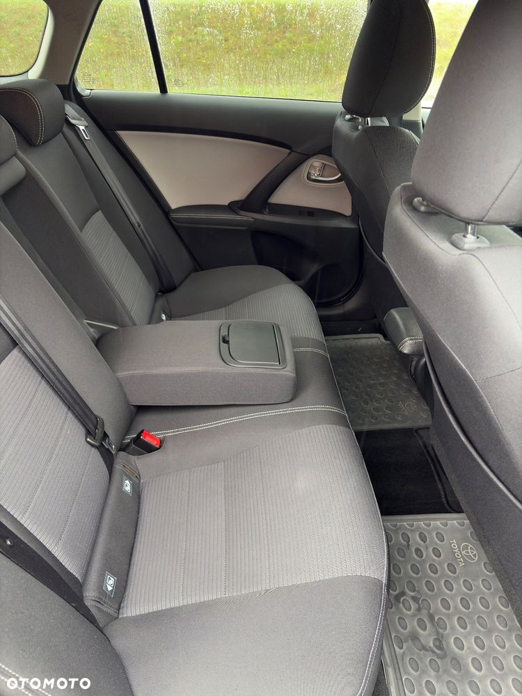 Toyota Avensis 2.0 D-4D Selection - 19