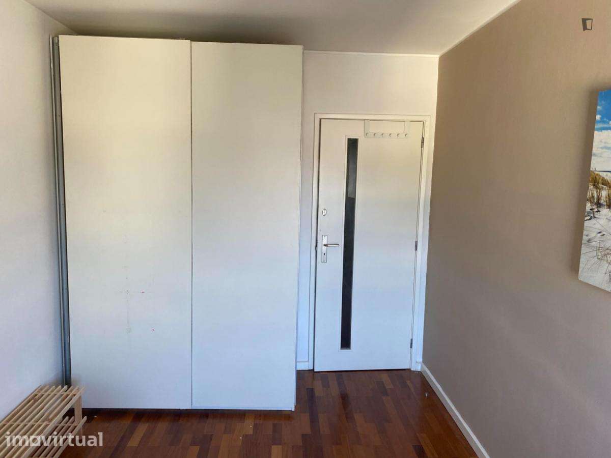 Quarto - localizado em Senhora da Hora Porto - Grande imagem: 3/28
