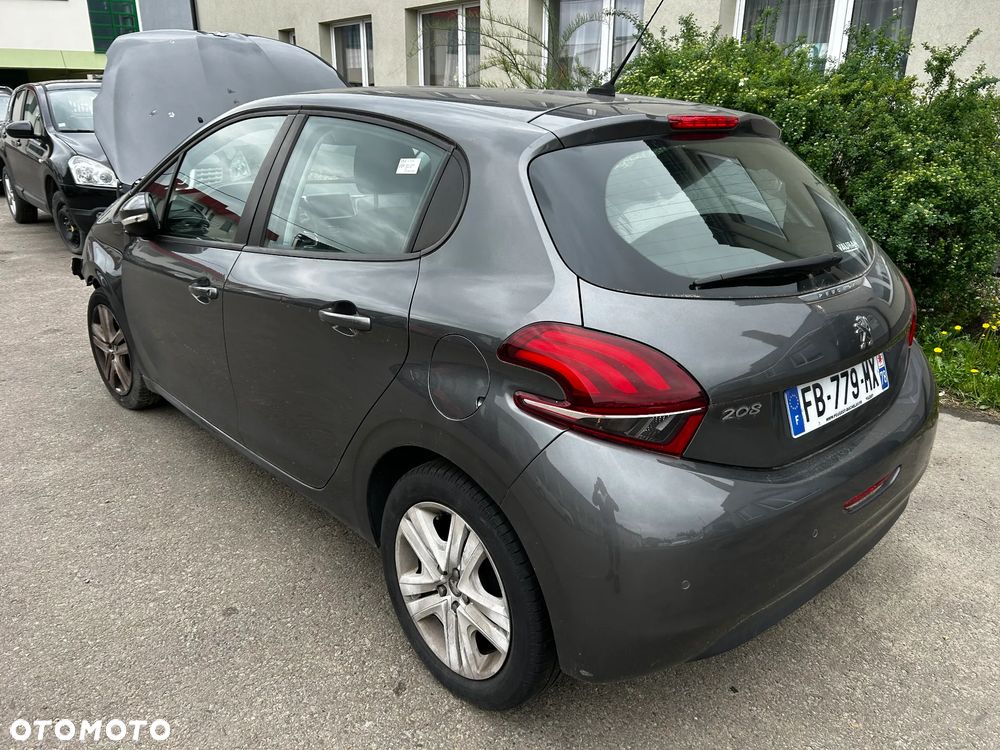 Peugeot 208 - 4