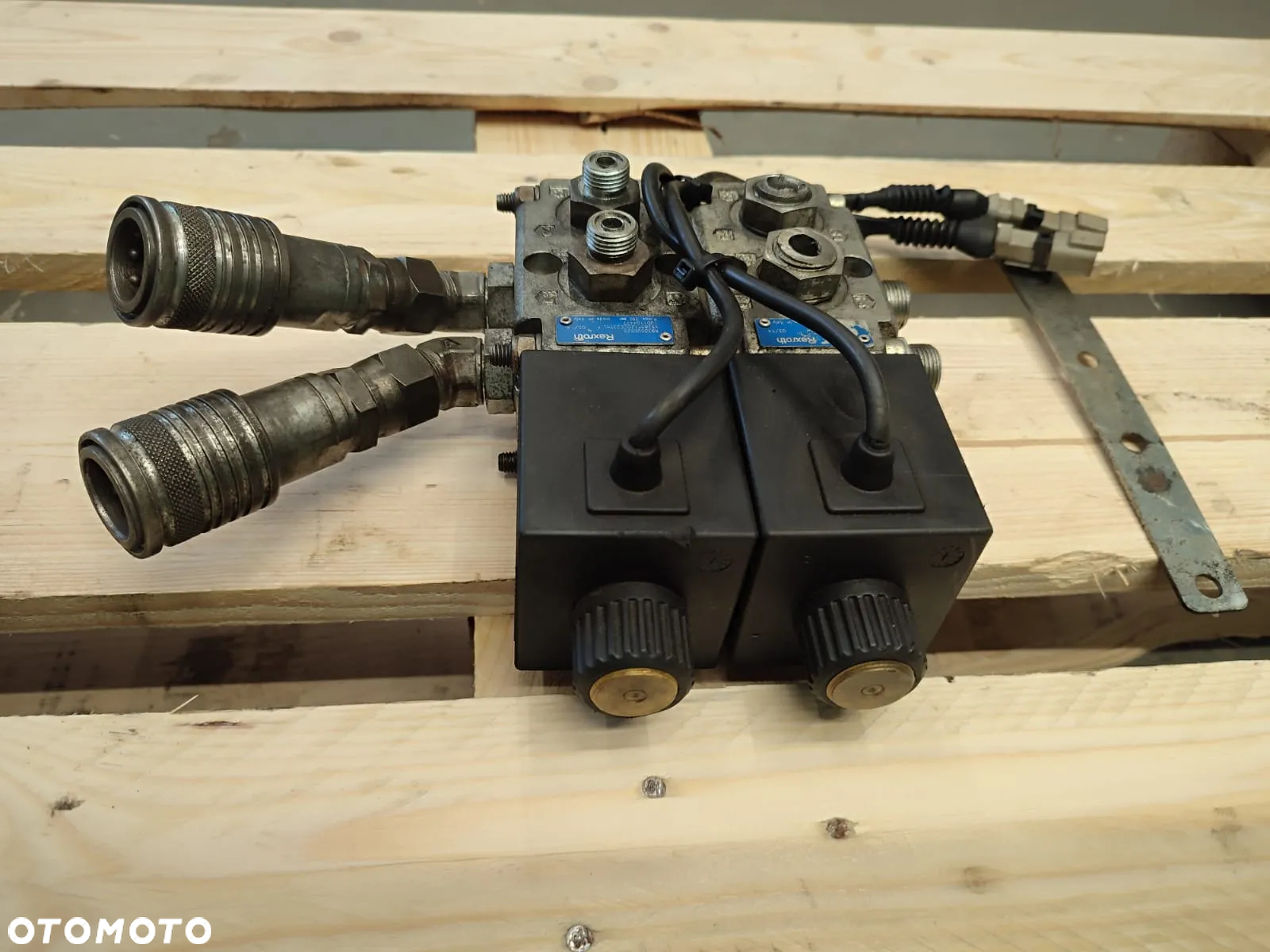 ELEKTROZAWÓR R933000025 BOSCH REXROTH 1001104477 JLG - 8