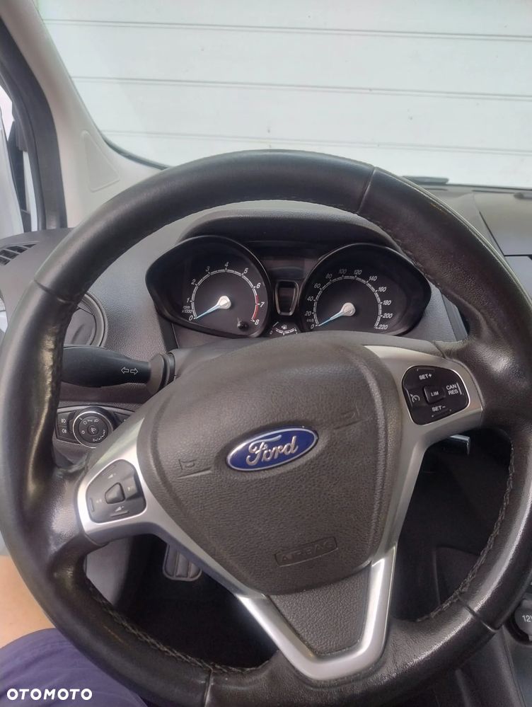 Ford Tourneo Courier 1.0 EcoBoost Trend - 23