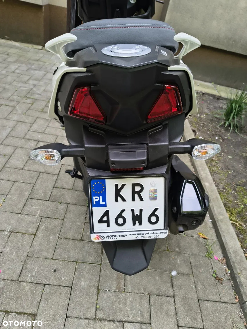 Suzuki Avenis - 12