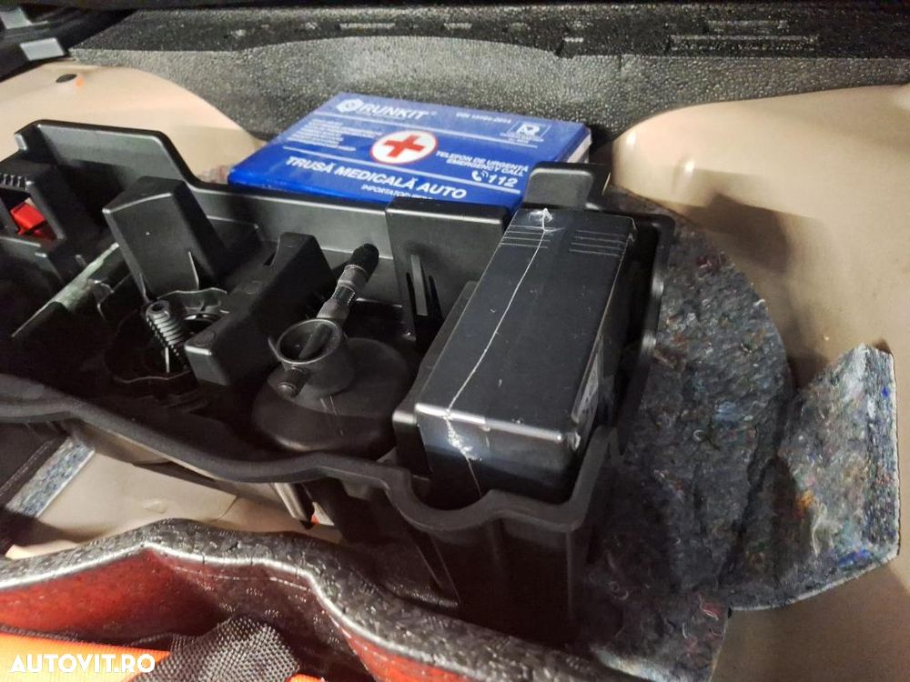 Peugeot 2008 1.2 L PureTech STT Allure - 5