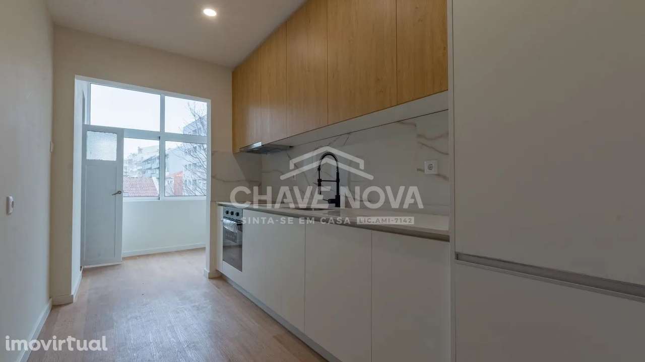 Apartamento T2+1 Totalmente renovado em Soares dos Reis - Grande imagem: 3/14