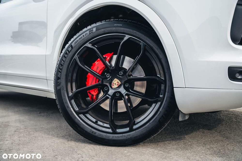 Porsche Cayenne Coupe E-Hybrid - 6