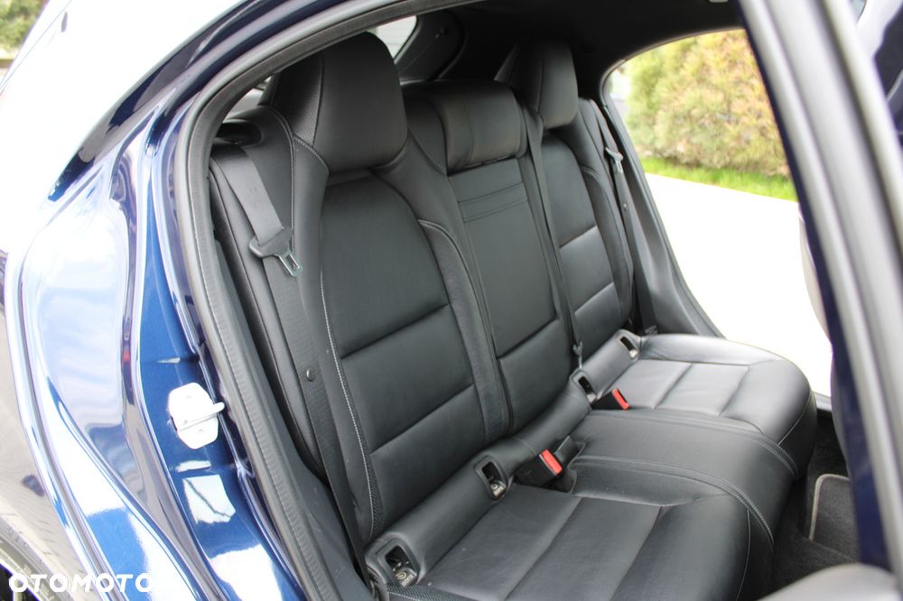 Mercedes-Benz Klasa A 250 4Matic 7G-DCT AMG Line - 35