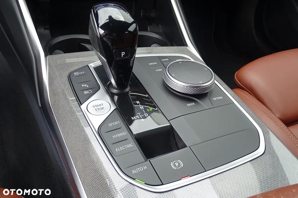 BMW Seria 3 320e M Sport - 38