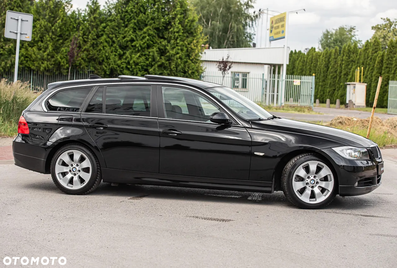 BMW Seria 3 325xi Touring - 10