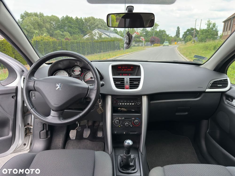Peugeot 207 - 12