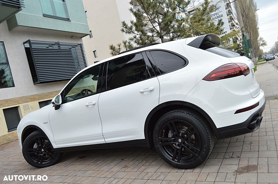 Porsche Cayenne - 23