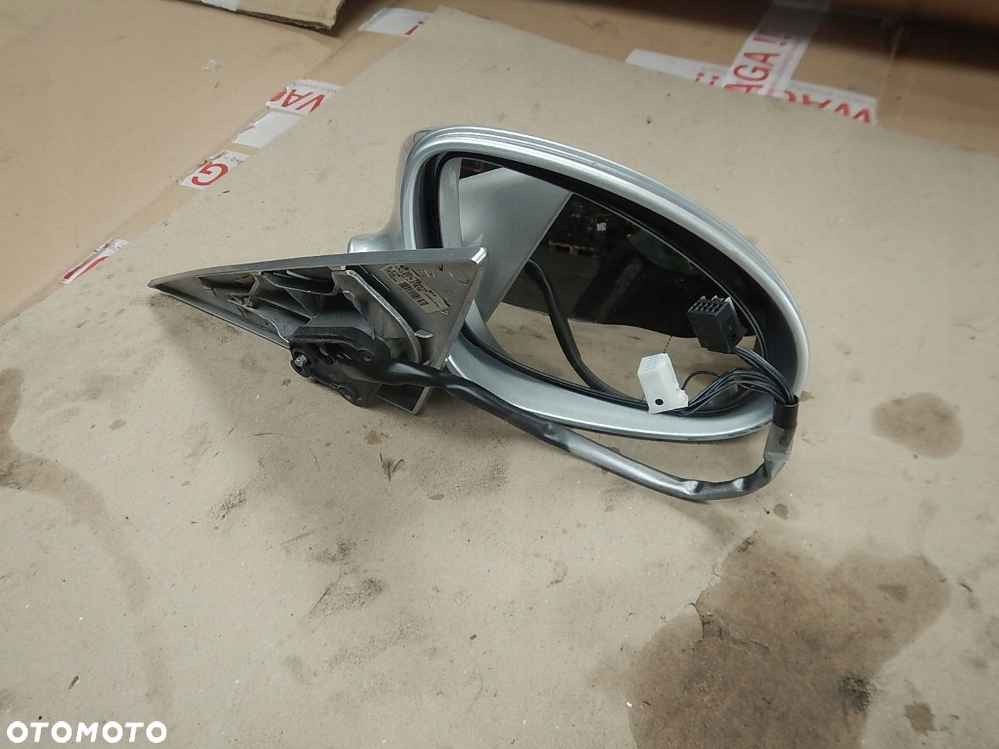 LUSTERKO PRAWE MERCEDES CLS W219 14 68 PIN EUROPA - 2