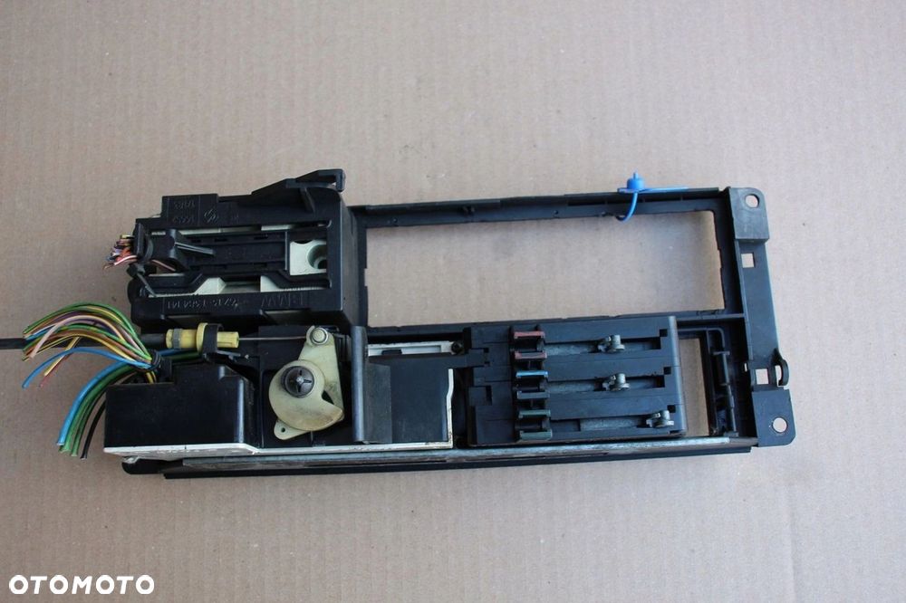 Panel nawiewu klimatyzacji BMW 5 e34 pokrętła z zegarkiem - 3