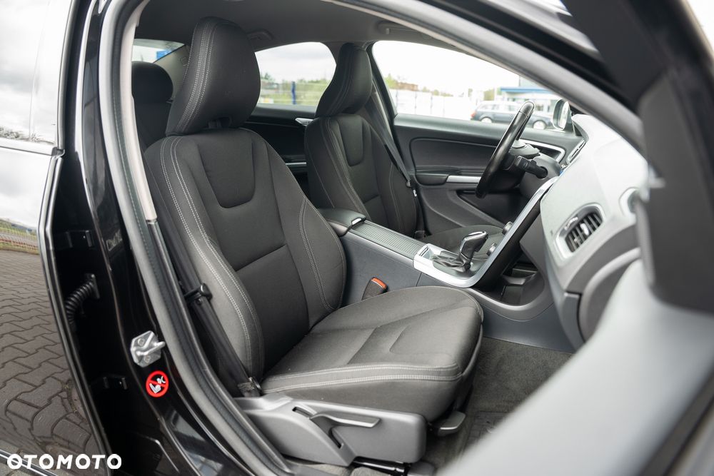 Volvo S60 D3 Drive-E Momentum - 26
