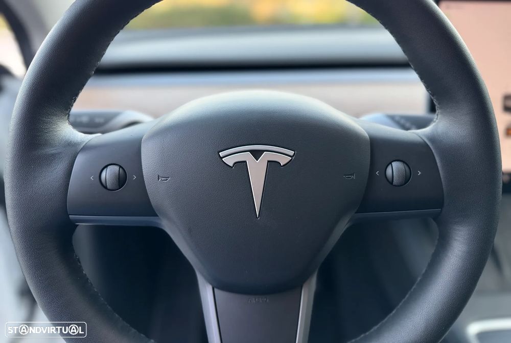 Tesla Model Y Long Range Dual Motor AWD - 22