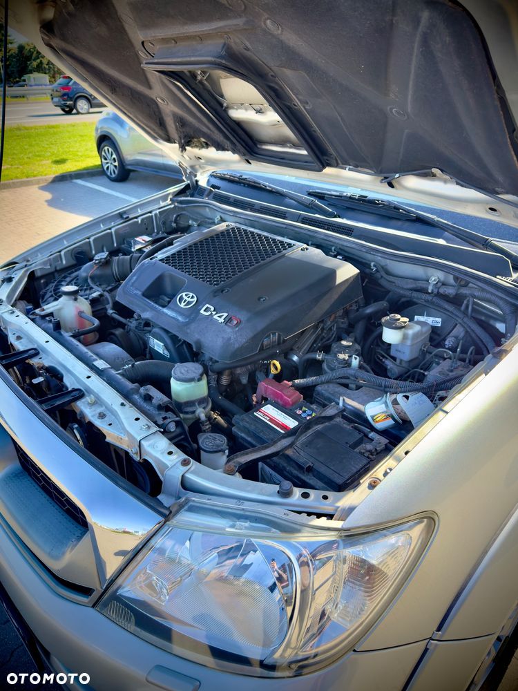 Toyota Hilux 2.5 D-4D SR5 - 9